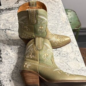 Dingo Primrose Ankle Boots
